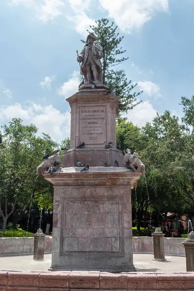 Queretaro, Meksika - 10 Eylül 2024 Queretaro 'nun Bağımsızlık Meydanı' nda Juan Antonio de Urrutia anıtı