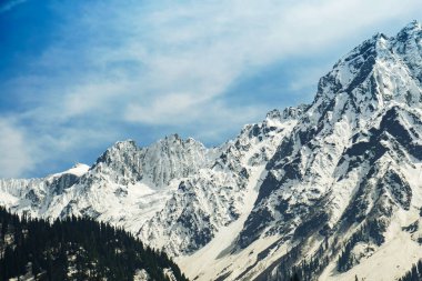                                Himalayalar kışın karla kaplanırdı. Keşmir, Inida.
