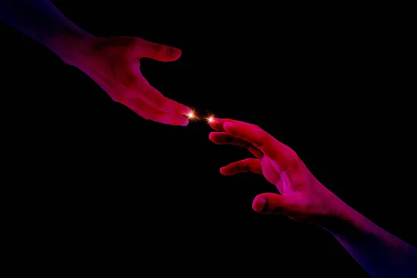 Mãos Néon Duotone Colorido Alcançar Dando Uma Ajuda Esperança Apoiar — Fotografia de Stock