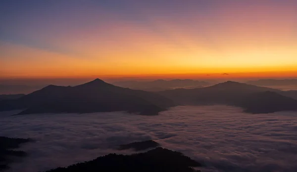 Krásná Krajina Horách Proti Obloze Při Východu Slunce Nádherný Výhled — Stock fotografie