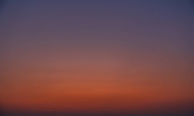 Güzel pastel bulutlu gün doğumu, dramatik gün doğumu