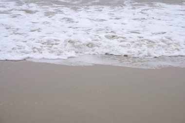 Sahilde güzel deniz dalgaları