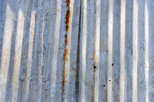 古い錆びた亜鉛メッキの壁の背景 — ストック写真