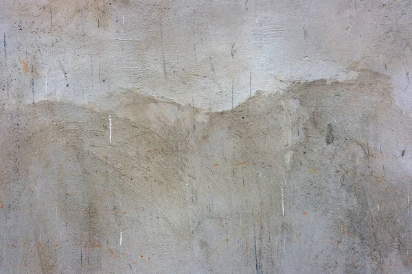 古い壁だ 空の白いセメントの背景に — ストック写真