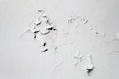 Beton üzerine çatlak boya, beyaz arkaplan dokusu.