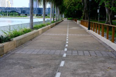 Tayland 'da parktaki boş yol 