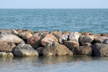 deniz taşları ve kayalar