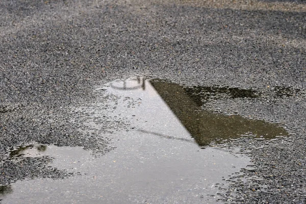 Мокрая Асфальтовая Дорога Каплями Дождя — стоковое фото