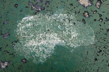 Eski paslı metal dokusu, çizikler ve paslı tasarım arka planı.