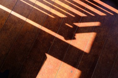 # Tahta zeminin gölgesi #