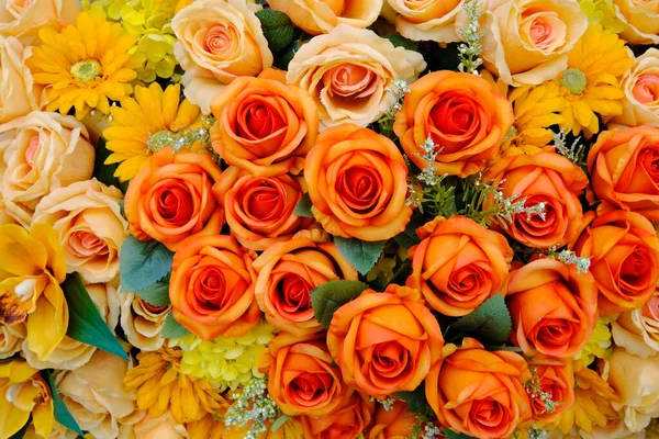 Strauß Von Orangen Und Gelben Rosen — Stockfoto