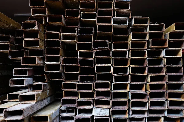 工場の金属棒の積み重ね — ストック写真