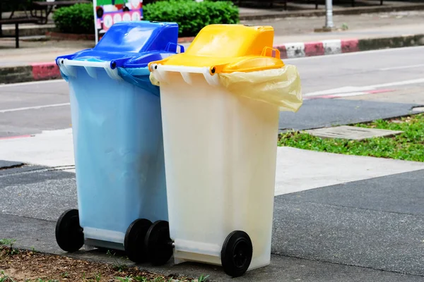 Śmieci Kosze Recyklingu — Zdjęcie stockowe