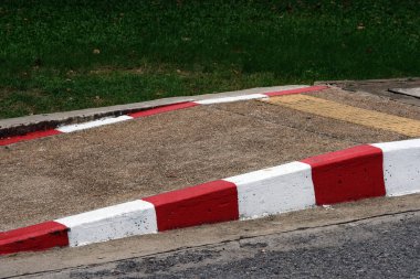 Yol üzerindeki trafik işareti