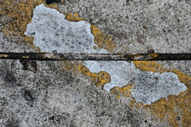 Eski metal duvarların çatlakları ve çizikleri arka plan olarak kullanılabilir.