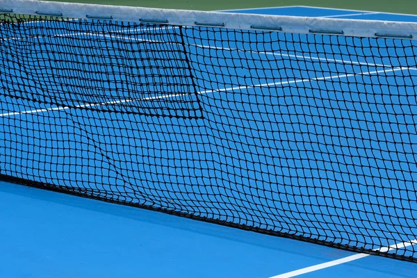 tennis net on court
