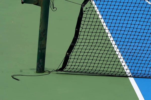 tennis net in court, tennis court