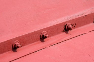 Kırmızı boya silindirinin yakın çekim görüntüsü