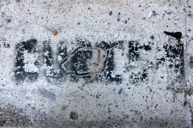 Metal plaka üzerinde 