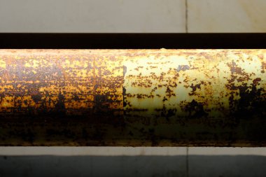 Paslı ve paslı demir desenli paslı metal.