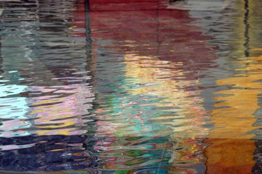 Sudaki suyun yansıması