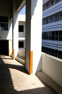 Binanın içinde şehrin içinde.