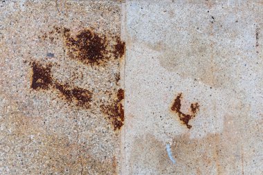 Arkaplan olarak kullanılabilecek çatlakları ve çizikleri olan bir duvar dokusu