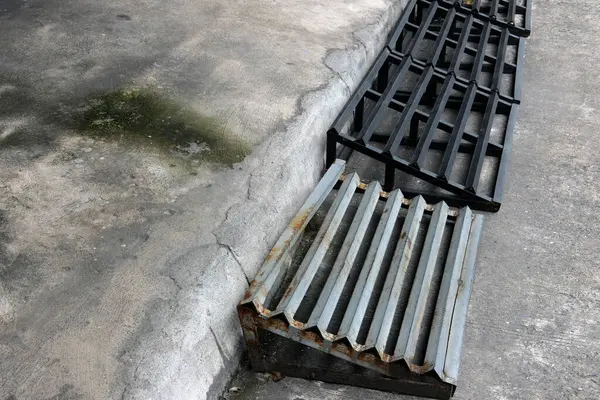 yemek pişirmek için eski metal rendesi