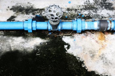 Duvardaki su boruları