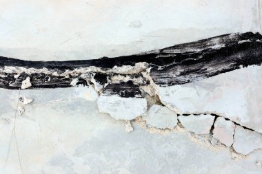 Eski boya duvar kırık