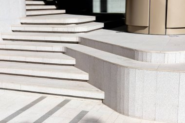 Şehir binasındaki merdivenler.