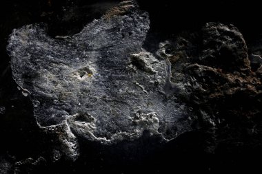 Çizik ve çatlaklarla dolu taş dokusu