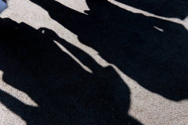 Sokakta yürüyen insanlar