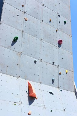 Bir kayanın üzerine tırmanmak