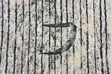 Eski duvarda beş numara..