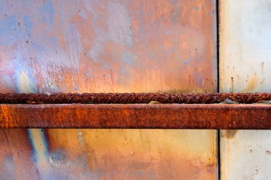 Paslı metal desenli eski paslı metal çit.