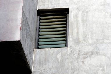 Şehirdeki eski pencere