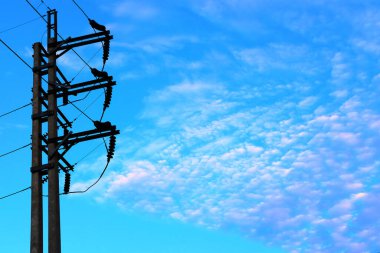 yüksek voltaj güç hatları