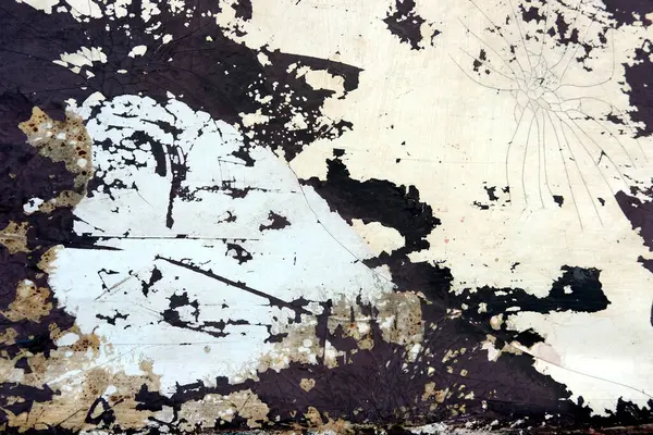 Eski paslı duvar, kabuğu soyulmuş.