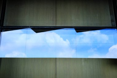 modern yapı içinde pencere eşiği