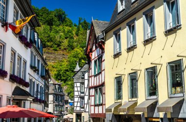 Monschau 'nun geleneksel mimarisi Kuzey Ren-Vestfalya, Almanya