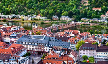 Baden-Wuerttemberg, Almanya 'da Eski Köprü ile Heidelberg' de bir şehir