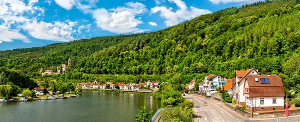 Zwingenberg村及其城堡位于Odenwald Baden Wurttemberg的Neckar河上游 — 图库照片