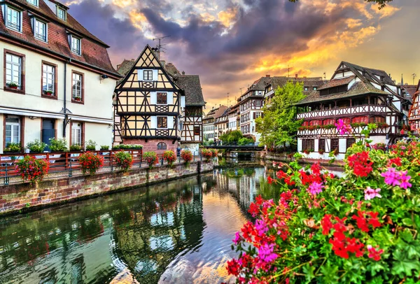 Traditionella Korsvirkeshus Det Historiska Petite France Kvarteret Strasbourg Unesco Världsarv — Stockfoto