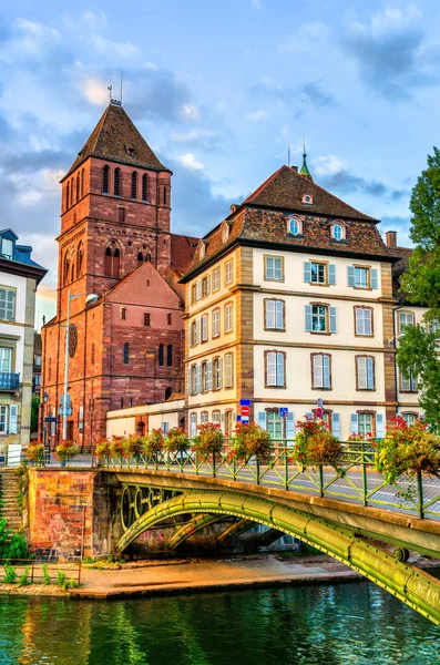 Thomas Kirche Und Brücke Über Die Ill Straßburg Frankreich — Stockfoto
