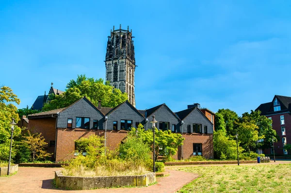 Casas Iglesia Nuestro Salvador Duisburgo Renania Del Norte Westfalia Alemania —  Fotos de Stock