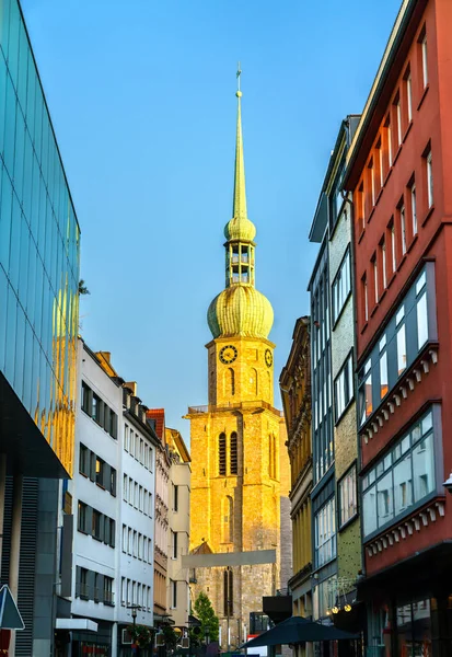 ドルトムントの歴史あるラインホルキルヒ教会の塔 North Rhine Westphalia Germany — ストック写真