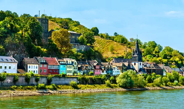 德国莱茵河谷的Niederheimbach镇和Heimburg城堡 — 图库照片