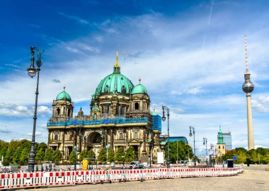 Berlin, Almanya 'daki Katedral ve Televizyon Kulesi