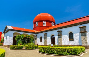 Alajuela, Kosta Rika, Orta Amerika 'daki Sütun Katedrali' nin Hanımefendisi